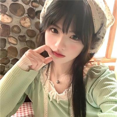 公园长椅上的盖伊与玛德琳